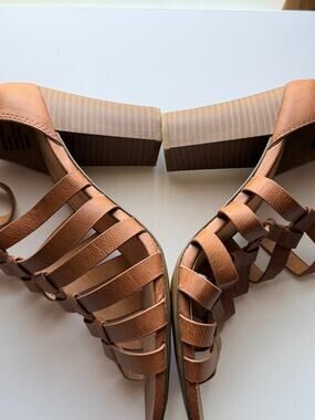 XoXo tan cage shoes block heel 10